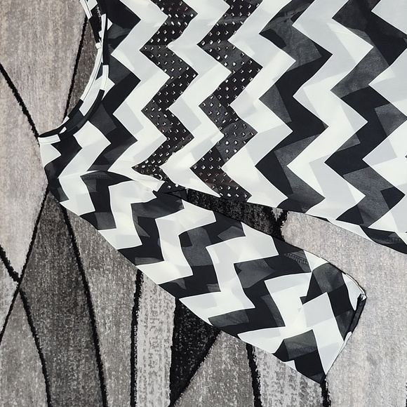 BUCKLE DAYTRIP SHEER STUDDED CHEVRON OPEN SLIT BACK BLOUSE SMALL - Picture 3 of 16